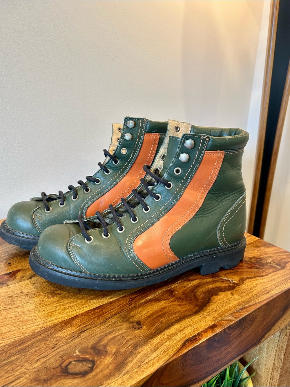 Unisex 7.5M / 9.5F Fluvog Racer Boot - Green and Orange Leather Punk - Picture 3 of 13